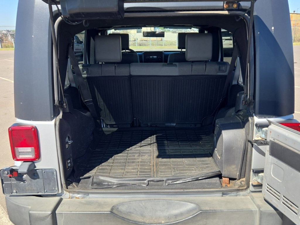 Used 2007 Jeep Wrangler Unlimited Sahara AWD/4WD image 11