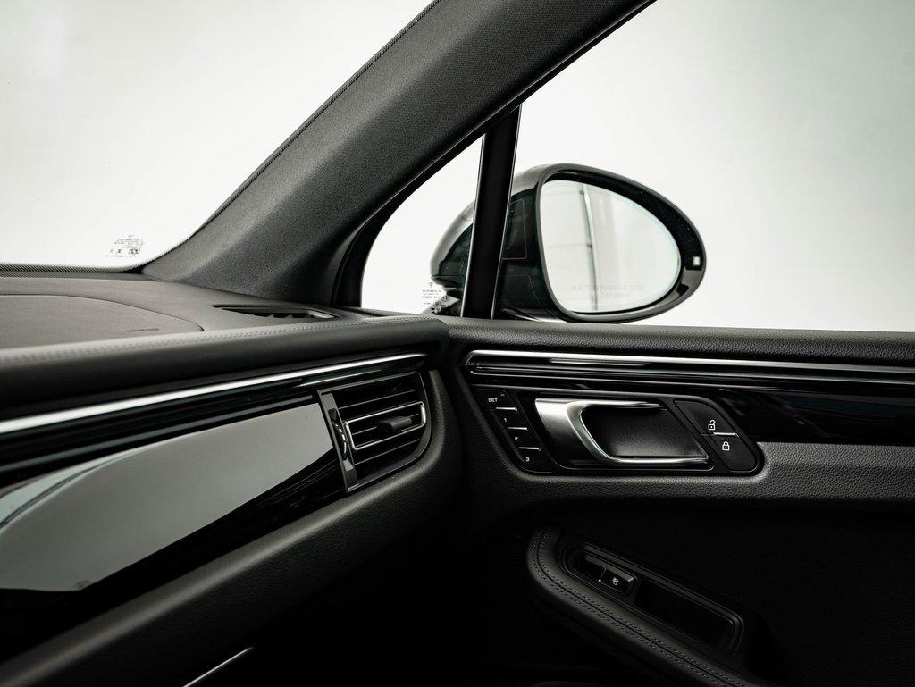 Certified 2024 Porsche Macan image 49