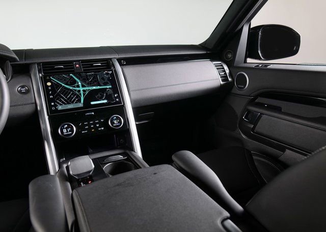 Used 2025 Land Rover Discovery S AWD/4WD image 16