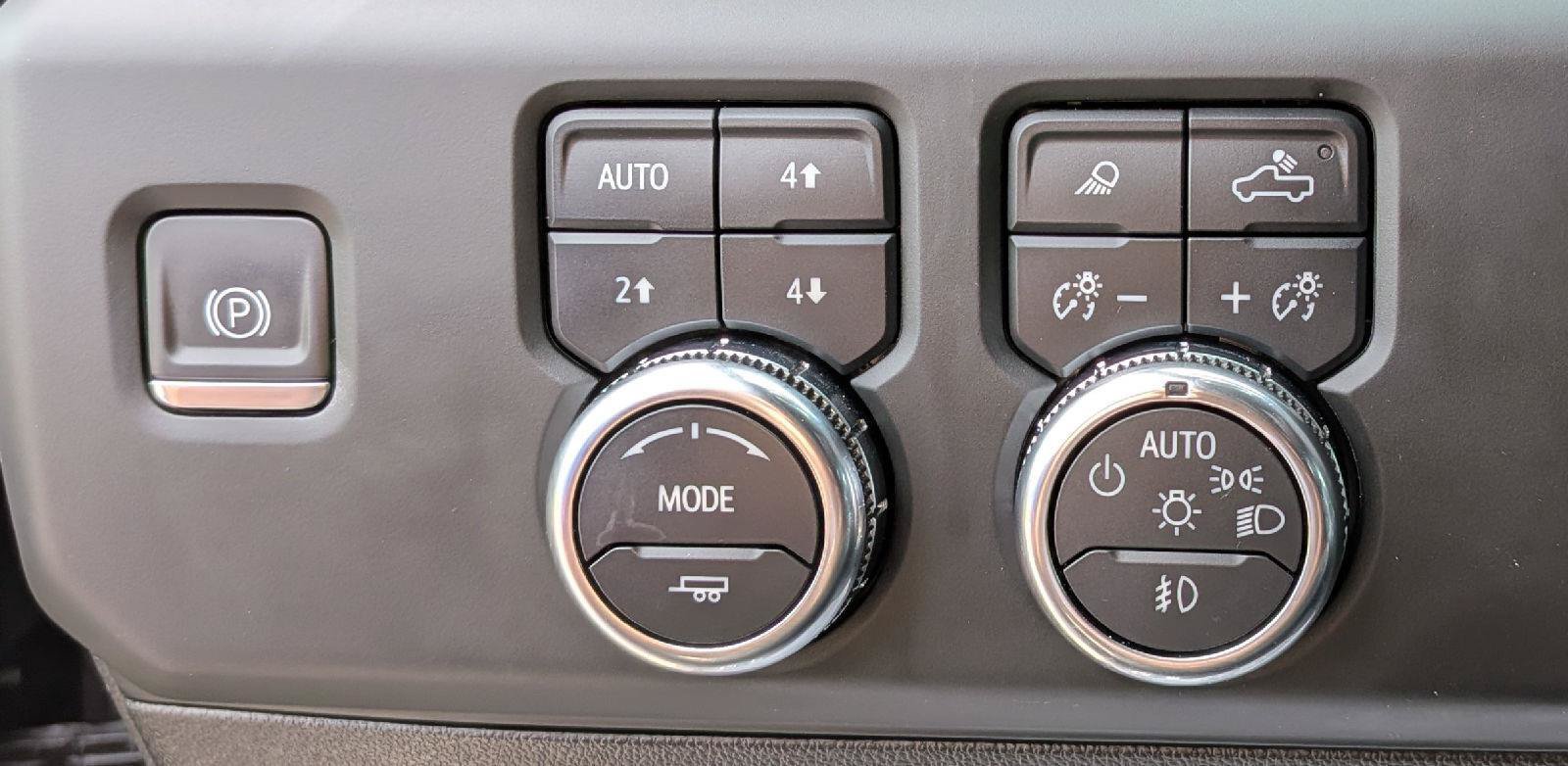 Used 2024 GMC Sierra 2500 AT4 w/ Technology Package AWD/4WD image 16