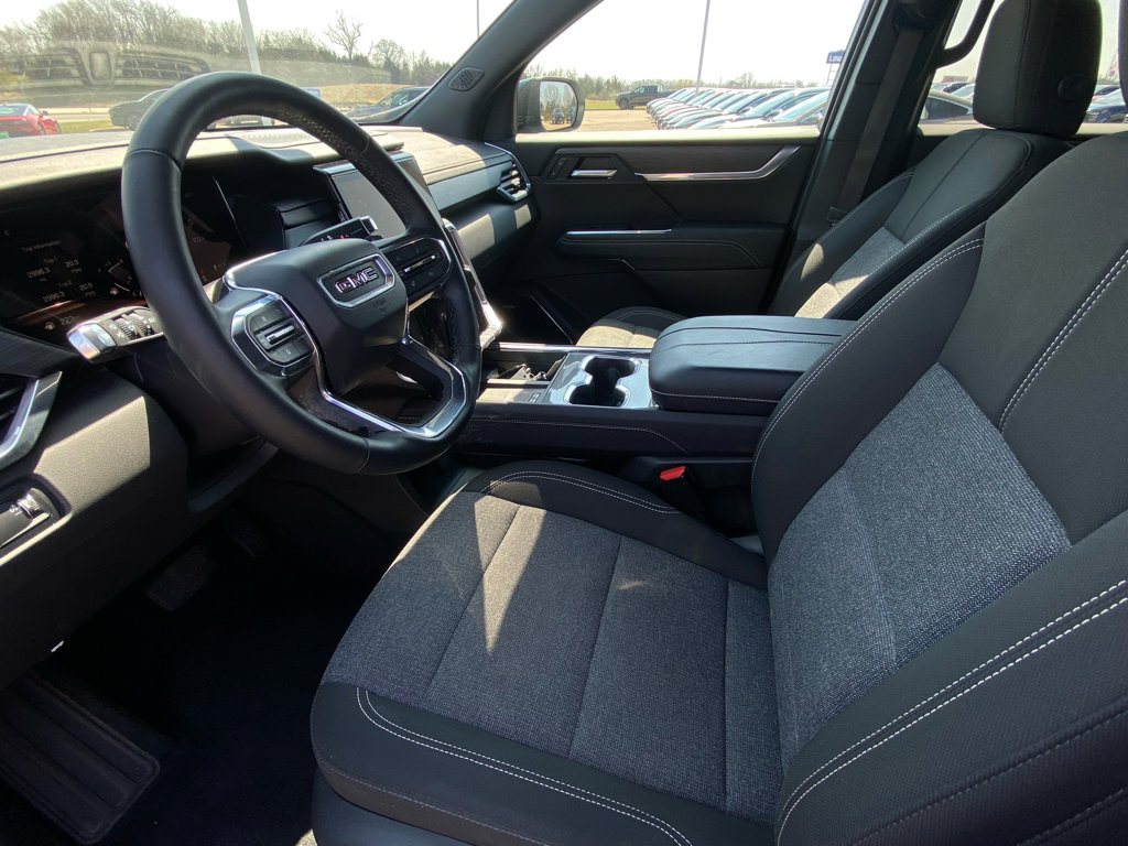 Used 2025 GMC Acadia Elevation image 10