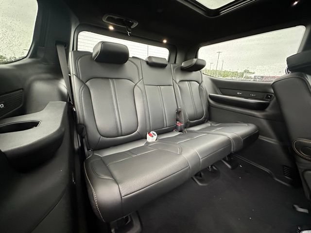 New 2026 Jeep Grand Wagoneer 4WD image 31