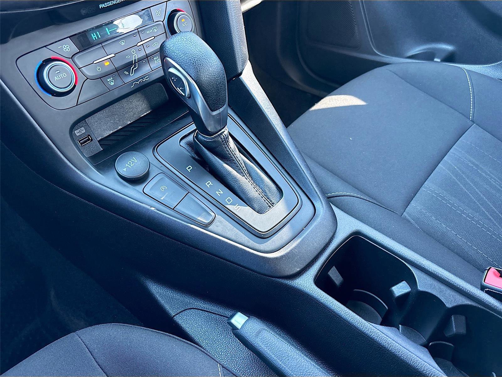 Used 2018 Ford Focus SE w/ SE Appearance Package image 19