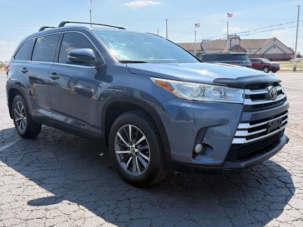 Used 2019 Toyota Highlander XLE image 3