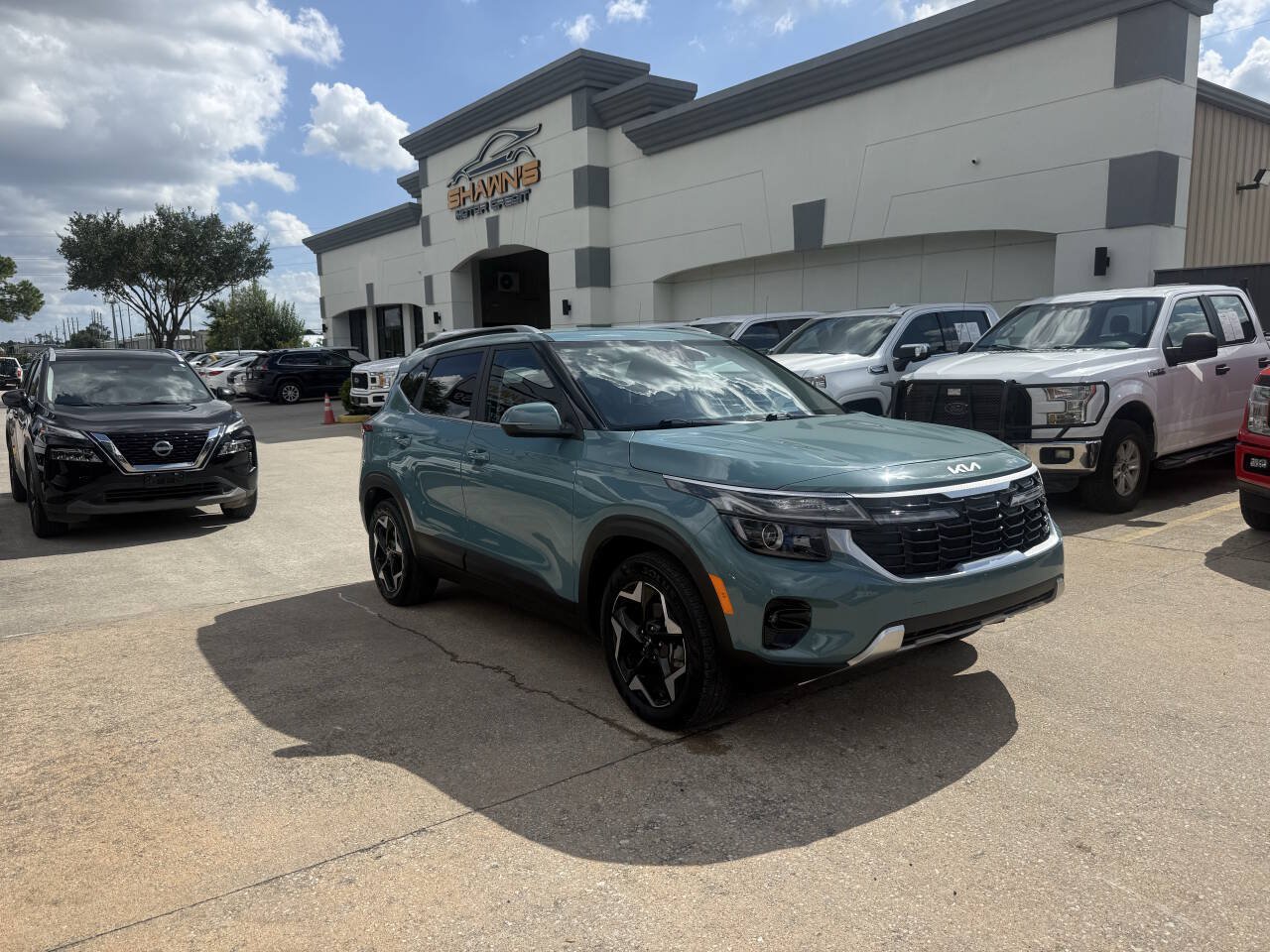 Used 2024 Kia Seltos EX FWD image 2