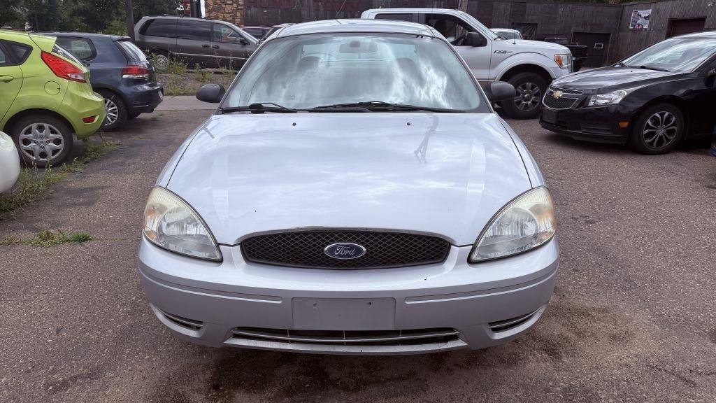 Used 2005 Ford Taurus SE FWD image 4