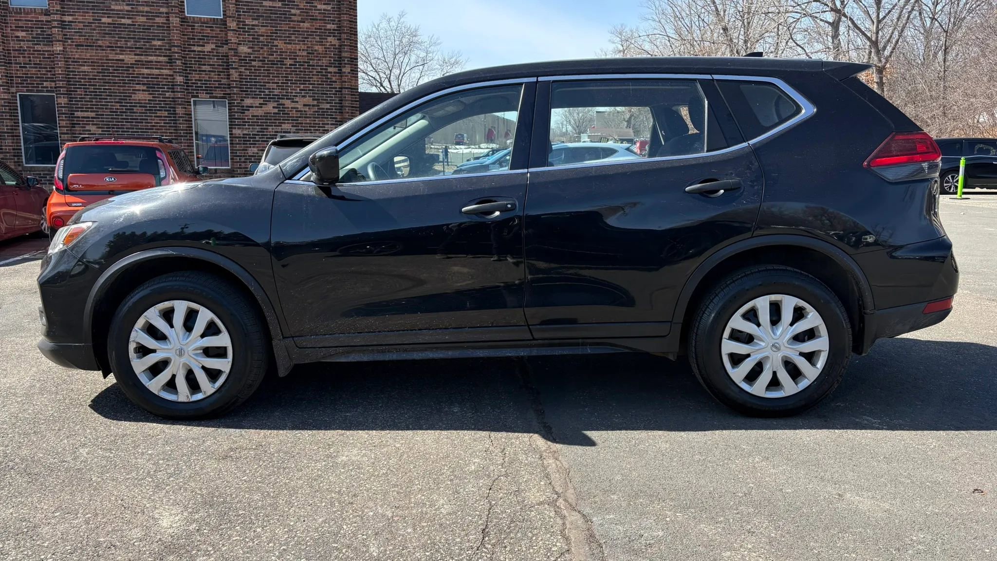Used 2017 Nissan Rogue S image 5