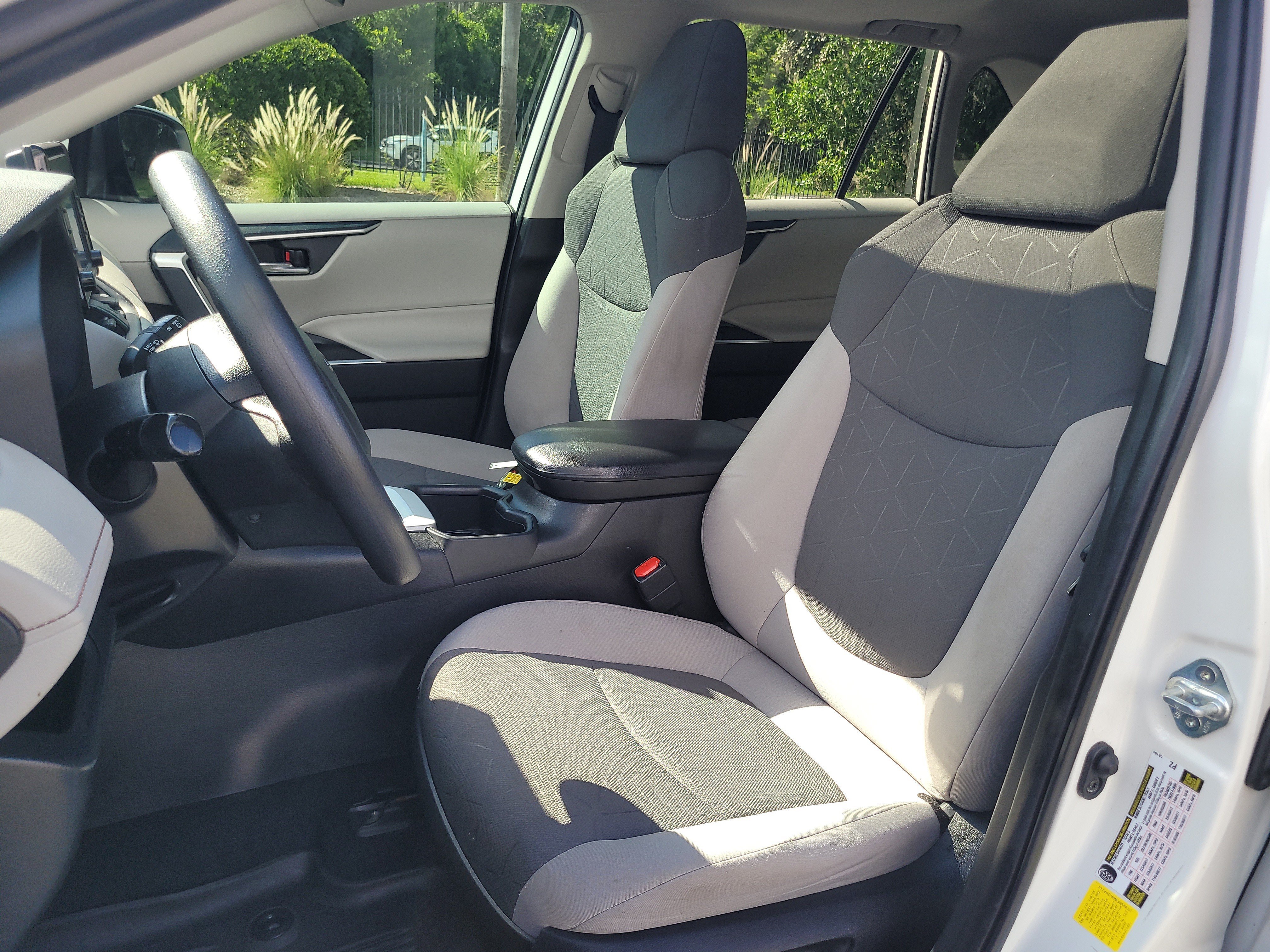 Used 2022 Toyota RAV4 XLE w/ Convenience Package FWD image 20