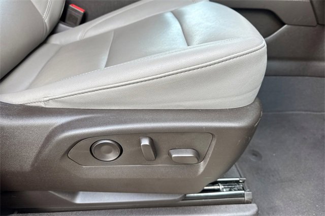 Used 2024 Chevrolet Suburban LT image 24