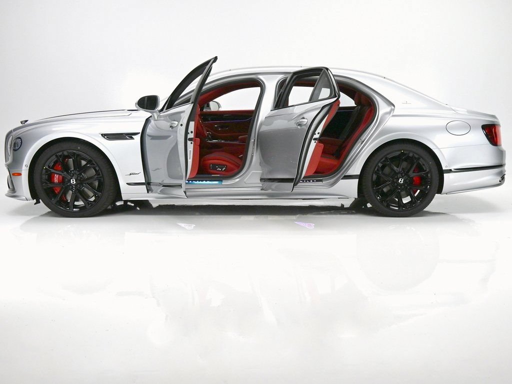 Used 2025 Bentley Flying Spur Plug-In Hybrid AWD/4WD image 39
