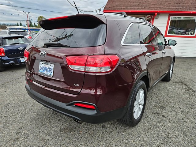 Used 2017 Kia Sorento LX image 2