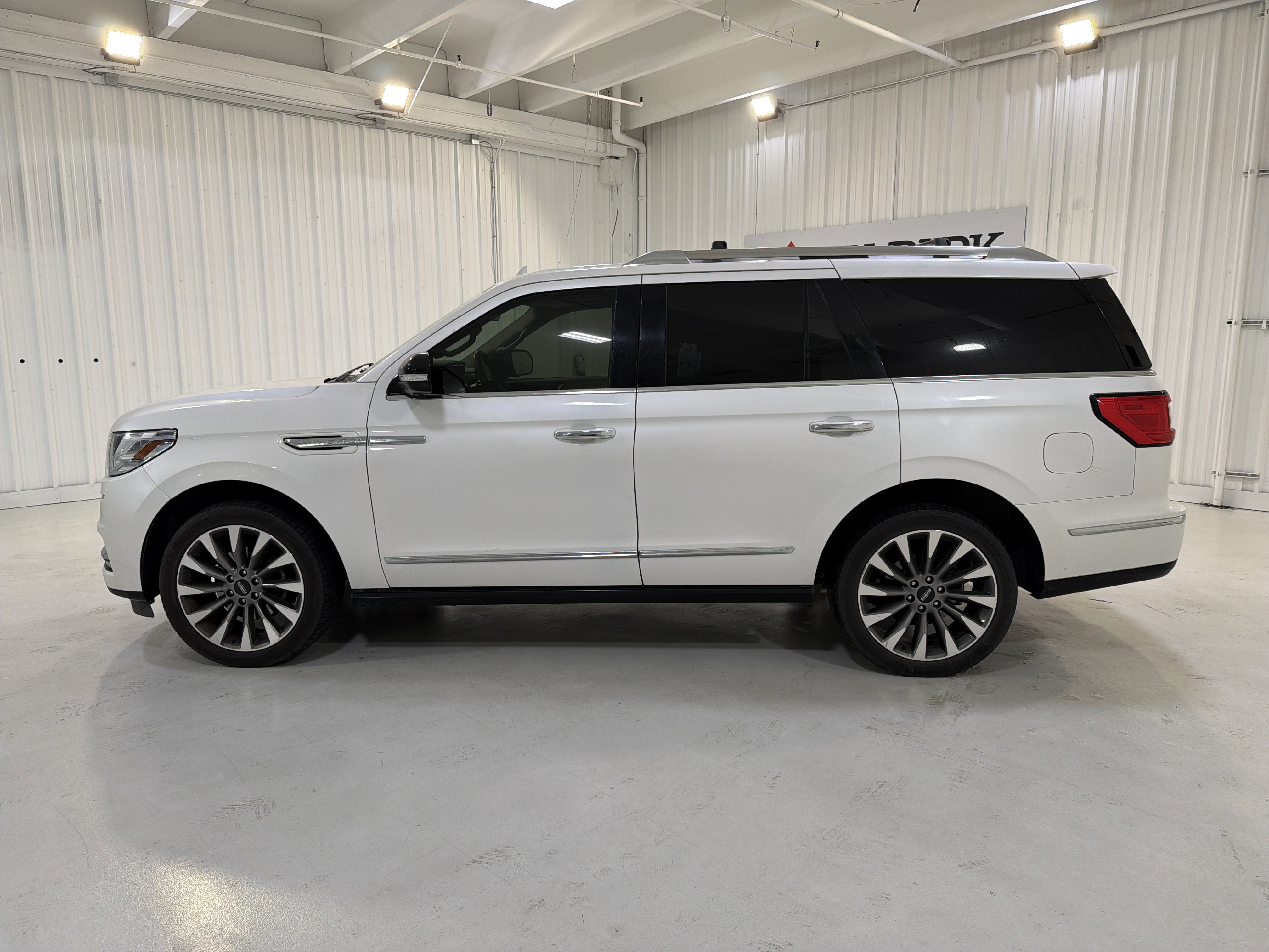 Used 2019 Lincoln Navigator Select w/ Cargo Package image 2