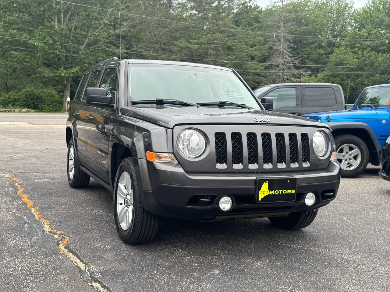 Used 2017 Jeep Patriot Latitude w/ Sun/Sound Group AWD/4WD image 2
