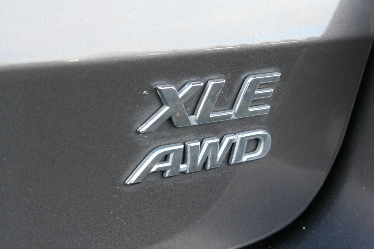 Used 2014 Toyota Sienna XLE image 33