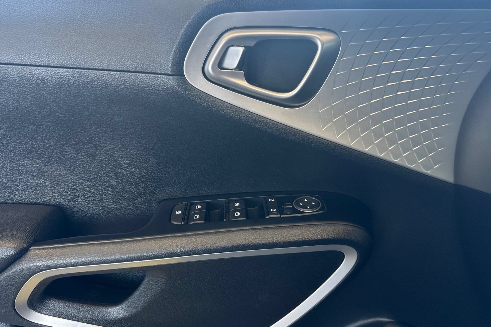 Used 2024 Kia Soul LX w/ Option Group 015 FWD image 11