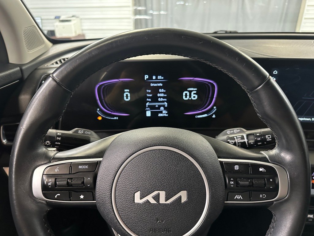 Used 2024 Kia Sportage EX AWD/4WD image 9