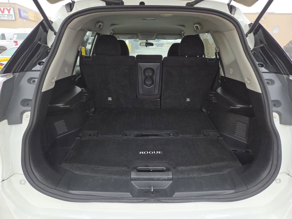 Used 2016 Nissan Rogue SV image 15