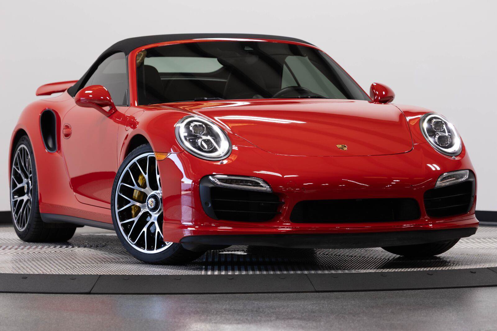 Used 2015 Porsche 911 Turbo S AWD/4WD image 23