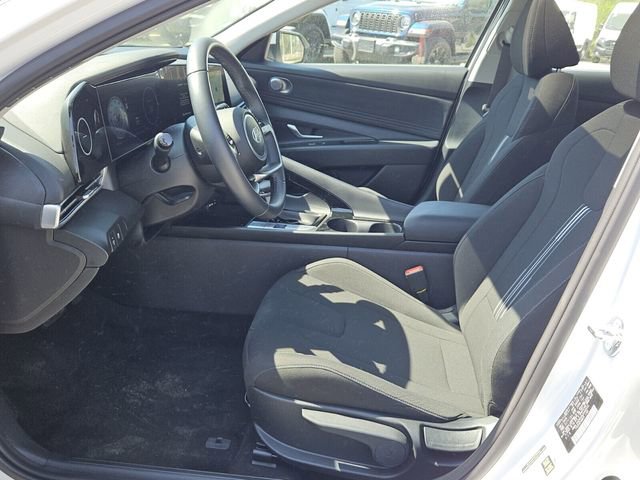 Used 2025 Hyundai Elantra SEL FWD image 10