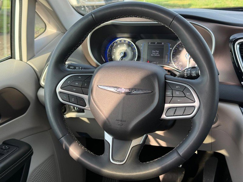 Used 2022 Chrysler Voyager LX image 13