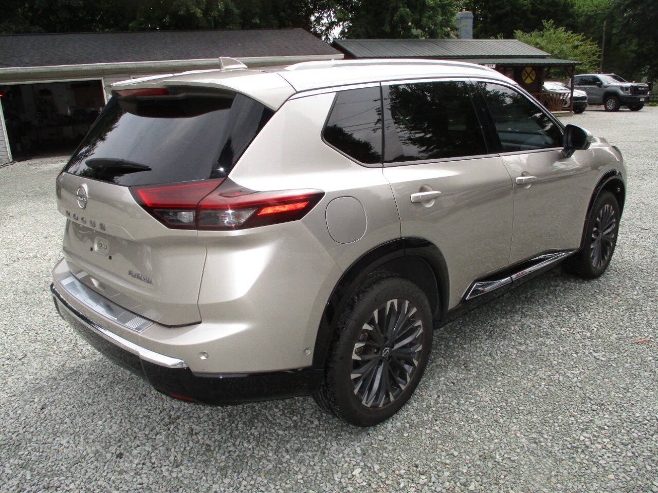 Used 2024 Nissan Rogue Platinum w/ Platinum Premium Package FWD image 5