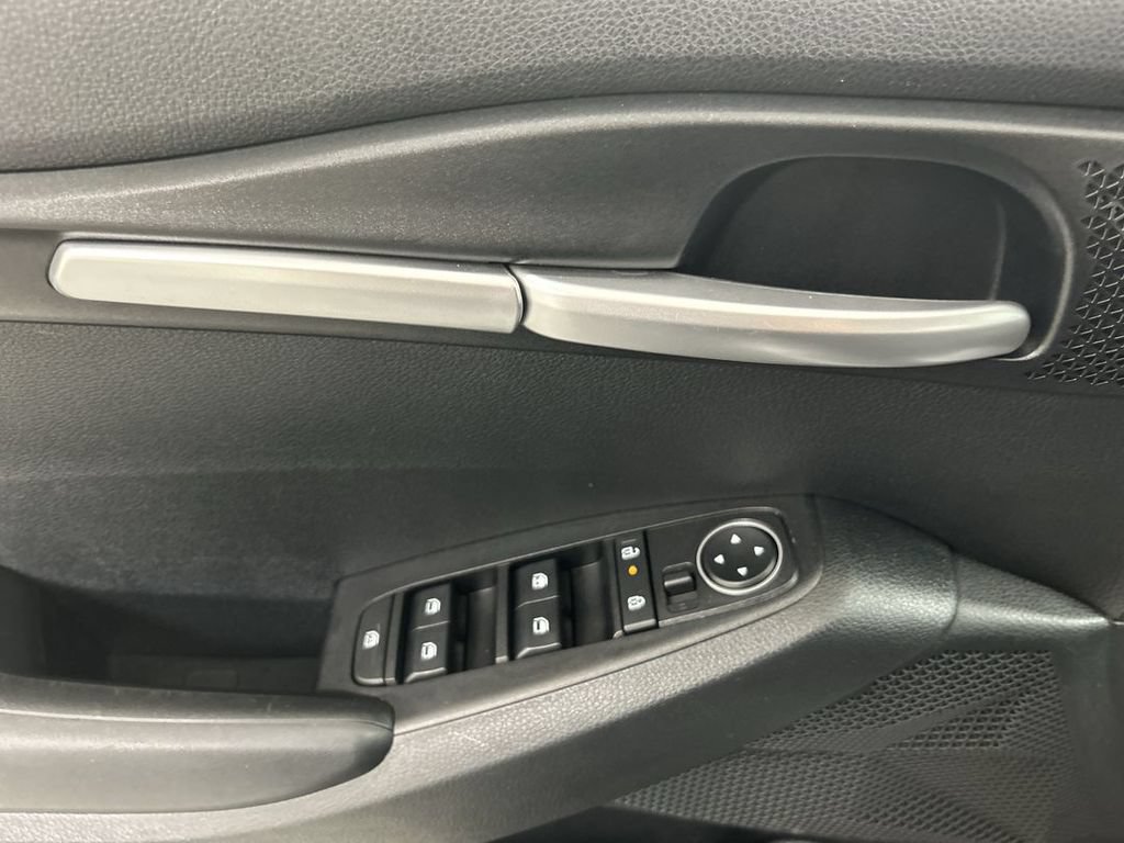Used 2024 Kia Seltos LX AWD/4WD image 11