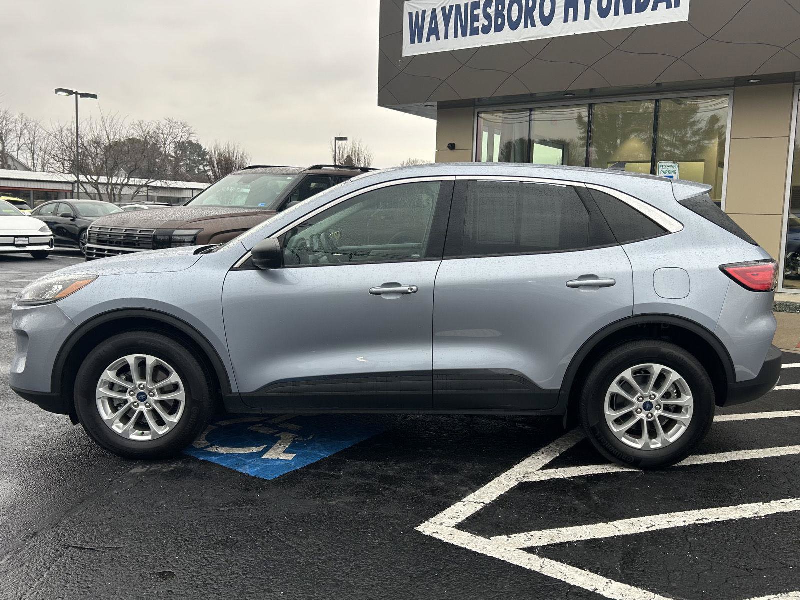 Used 2022 Ford Escape SE w/ Convenience Package AWD/4WD image 2