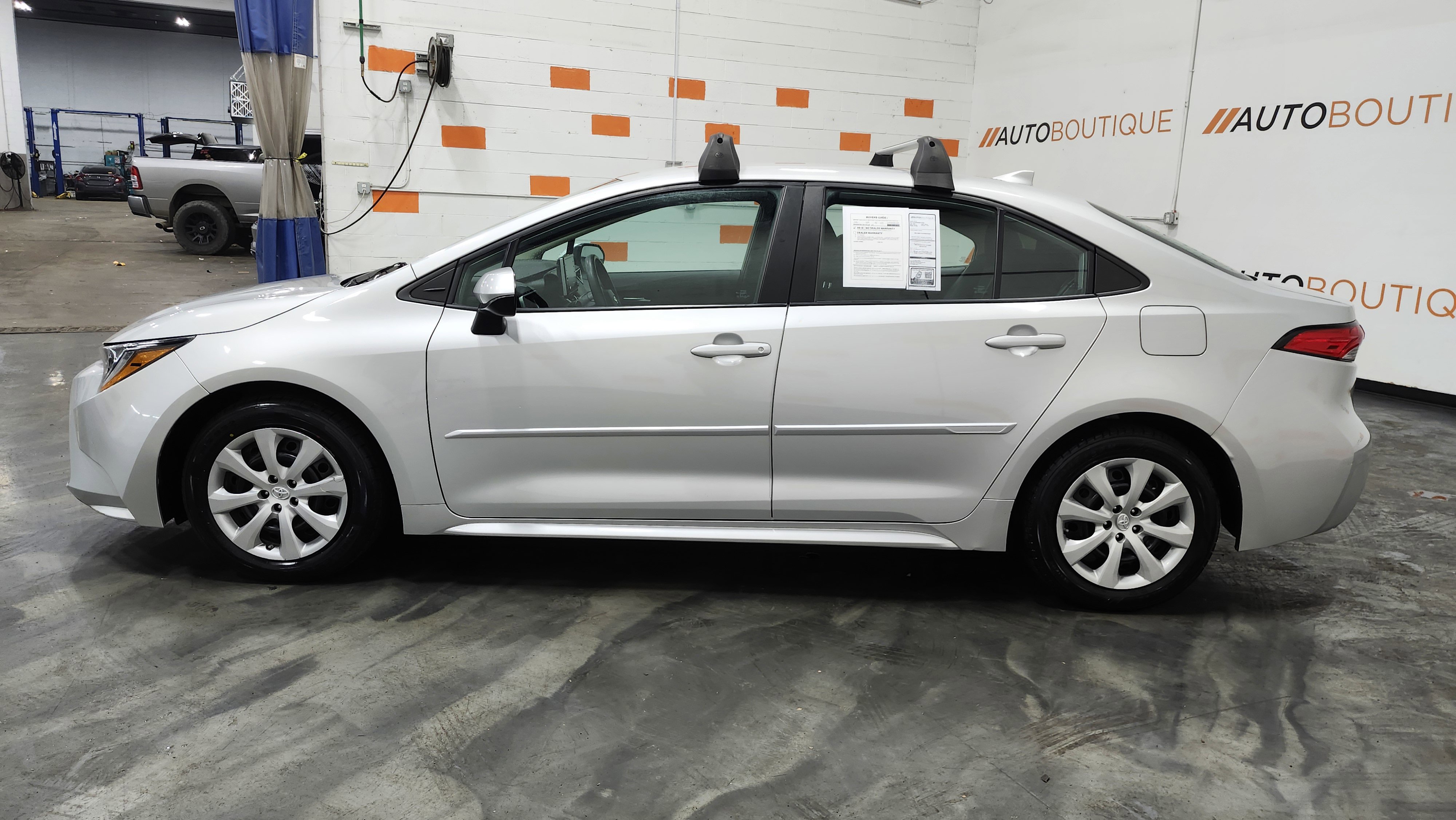 Used 2021 Toyota Corolla LE image 12