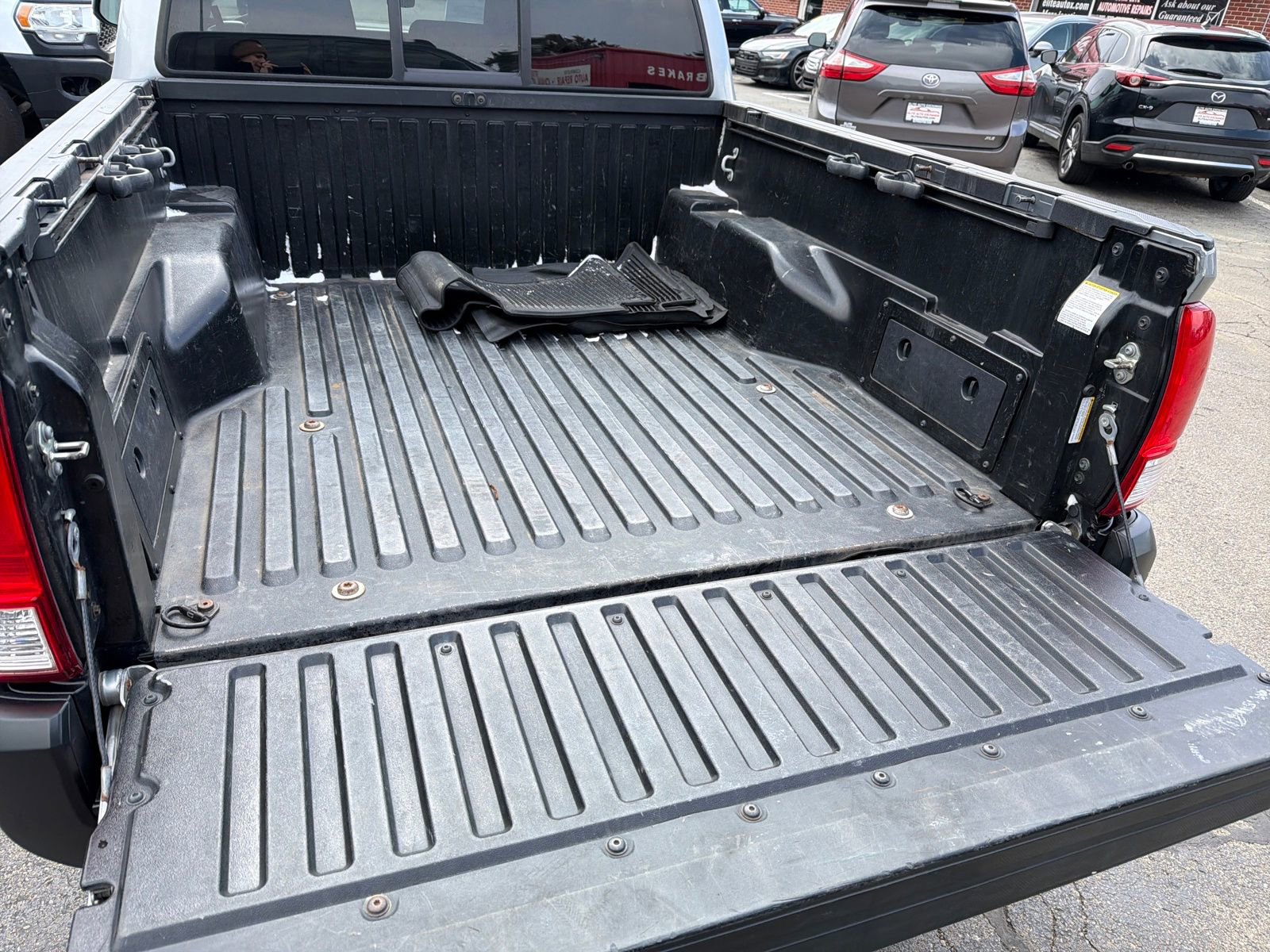 Used 2017 Toyota Tacoma SR5 w/ Tow Package AWD/4WD image 29