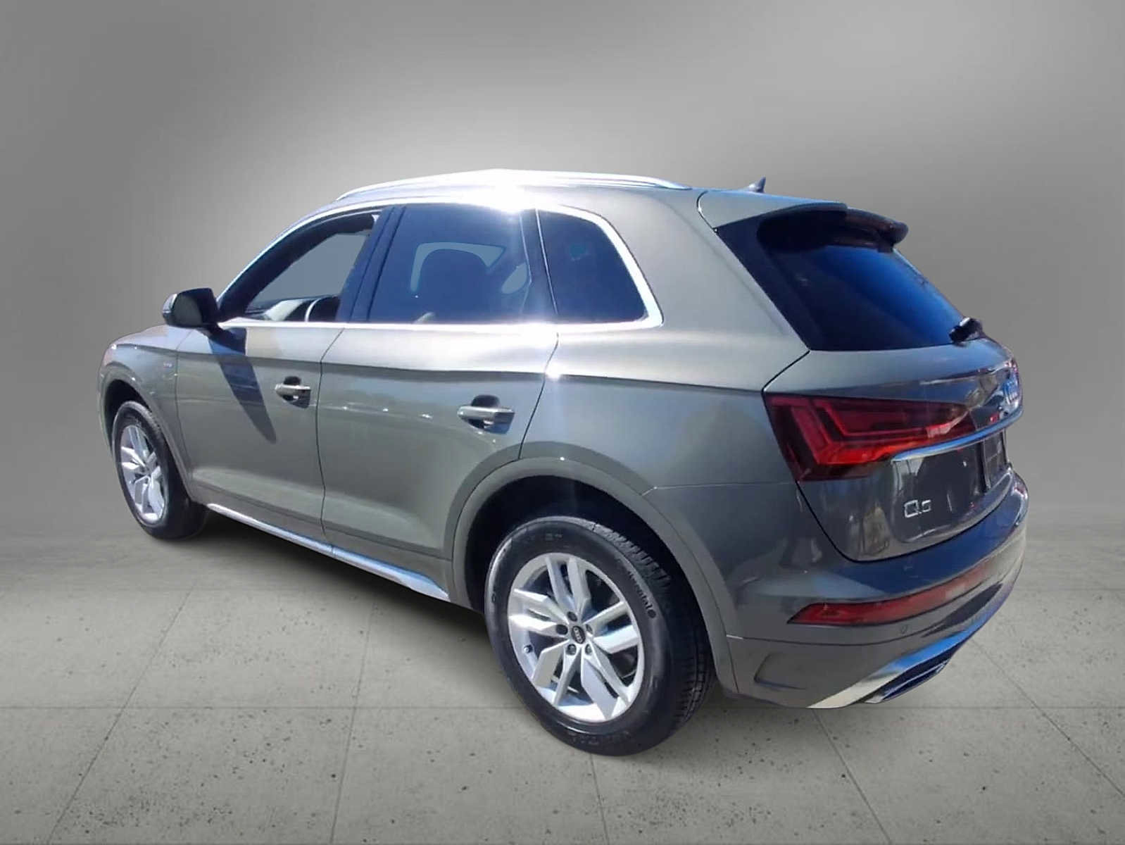 Used 2023 Audi Q5 2.0T Premium w/ Convenience Package image 6