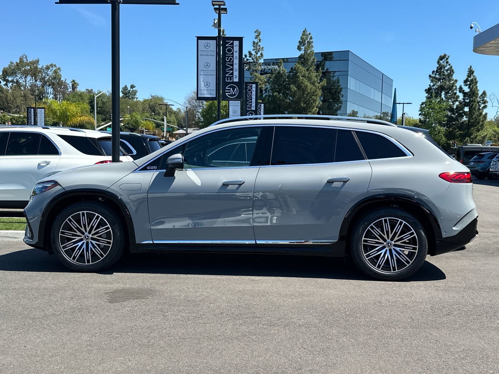 New 2026 Mercedes-Benz EQS 550 4MATIC SUV image 6