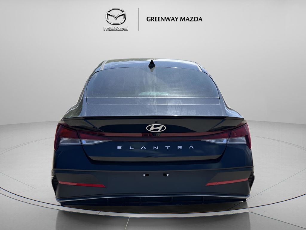 Used 2025 Hyundai Elantra Sport image 6