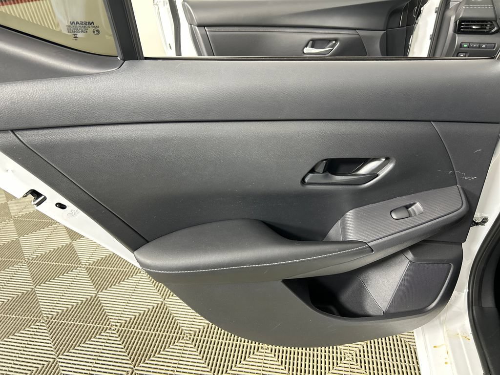 Used 2024 Nissan Sentra SV FWD image 16