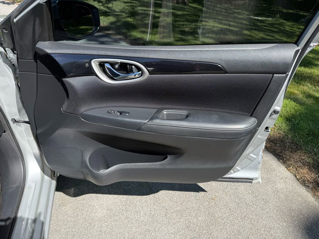 Used 2016 Nissan Sentra SV FWD image 29
