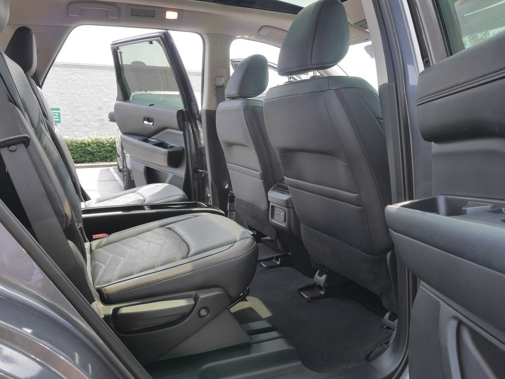 Used 2023 Nissan Pathfinder Platinum AWD/4WD image 14