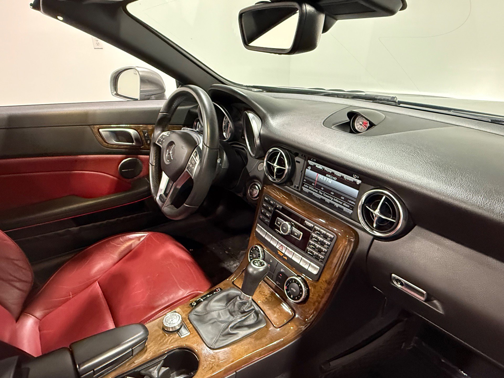 Used 2015 Mercedes-Benz SLK 350 image 41