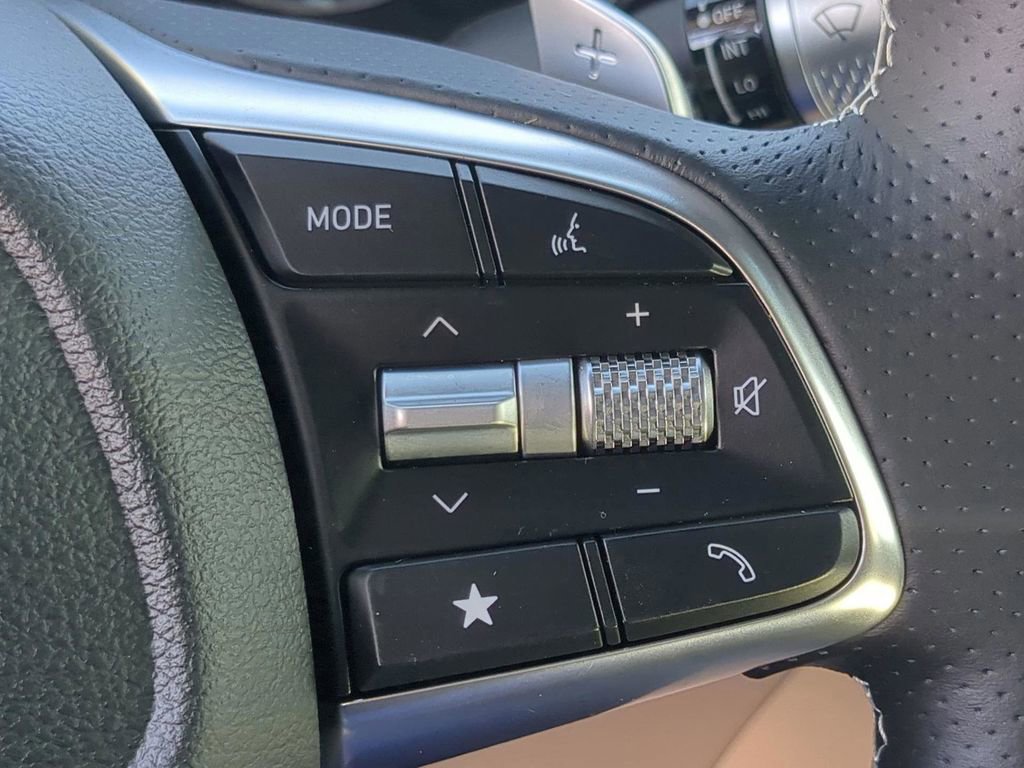 Used 2025 Genesis G70 2.5T image 22