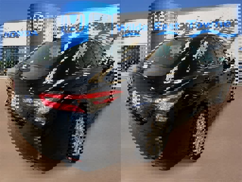 Used 2020 Toyota Camry LE image 8