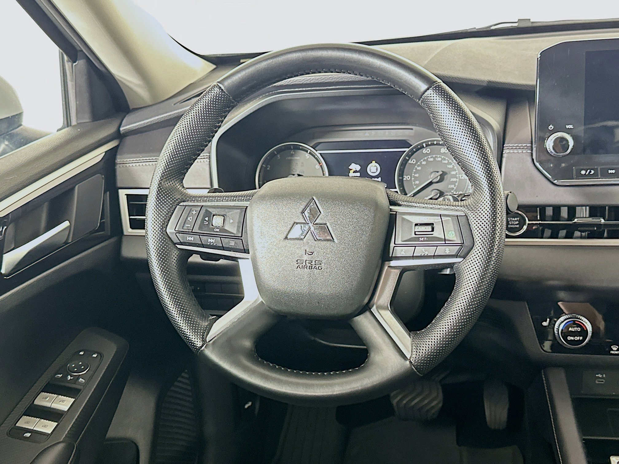 Used 2024 Mitsubishi Outlander SE image 18