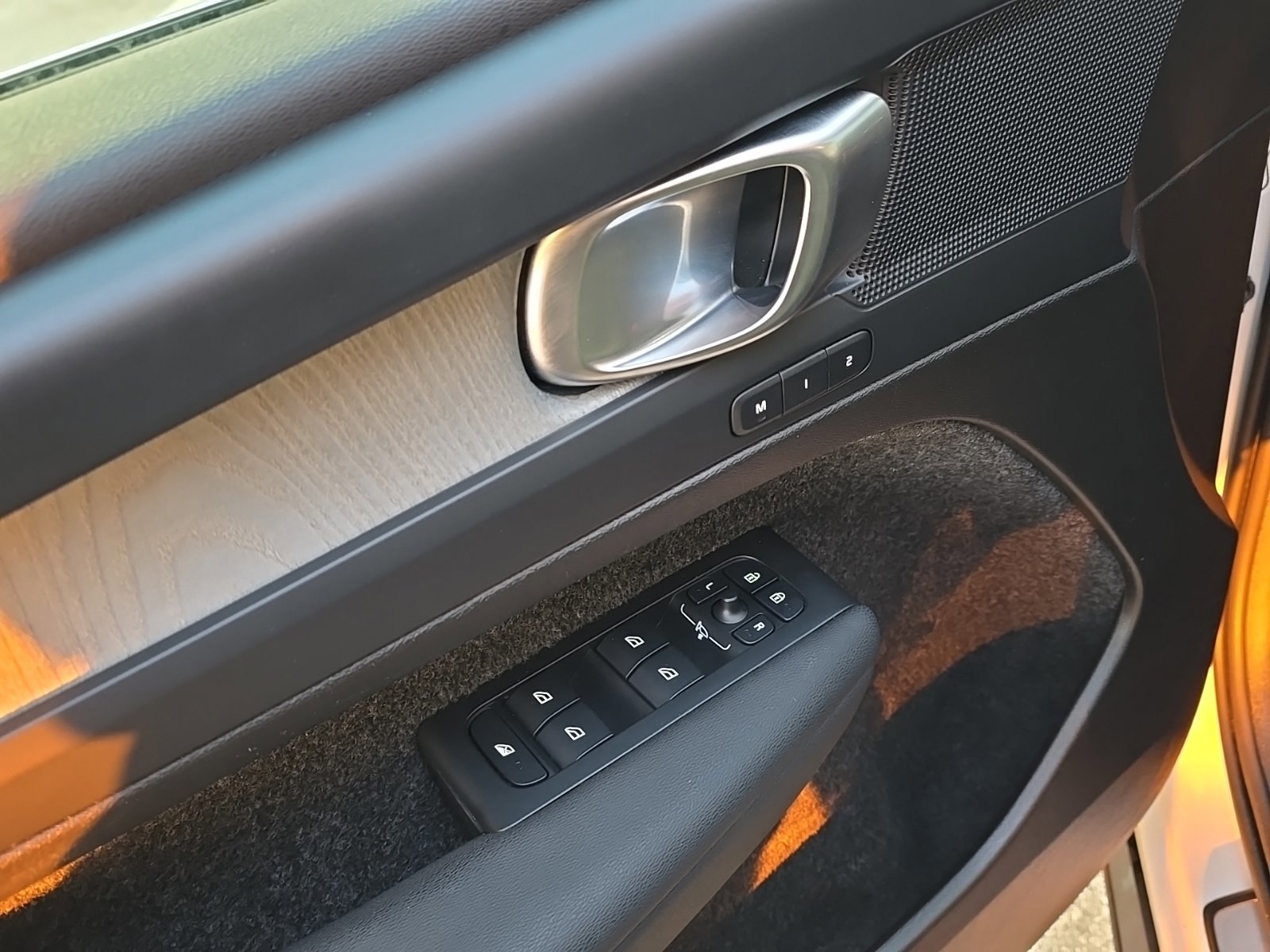 Certified 2025 Volvo XC40 B5 Plus image 9