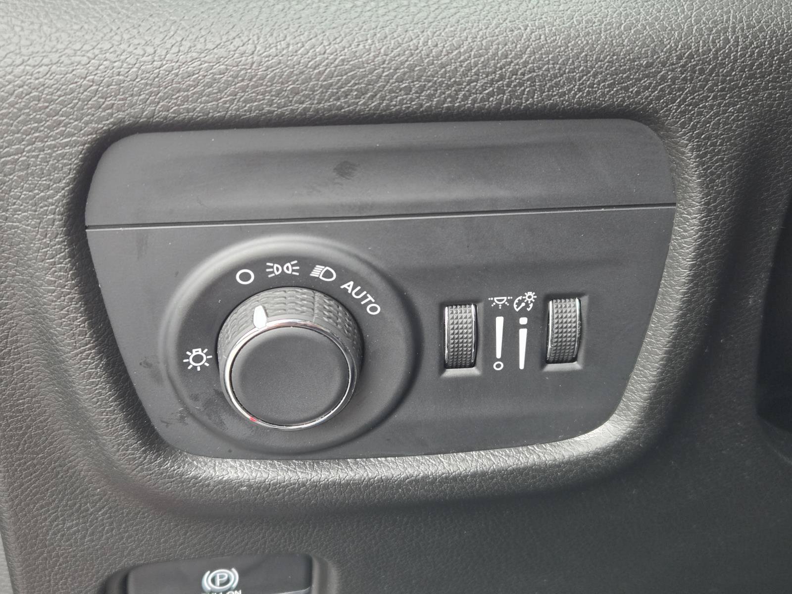 Used 2023 Jeep Grand Cherokee Laredo RWD image 18