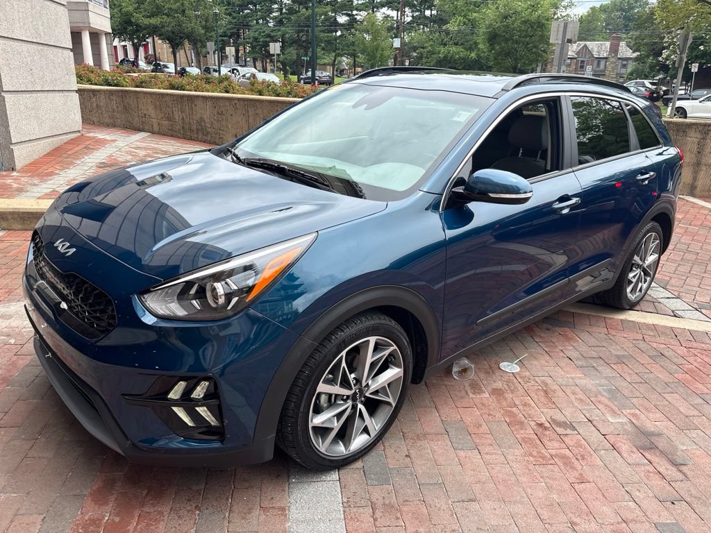 Certified 2022 Kia Niro Touring Special Edition FWD image 7
