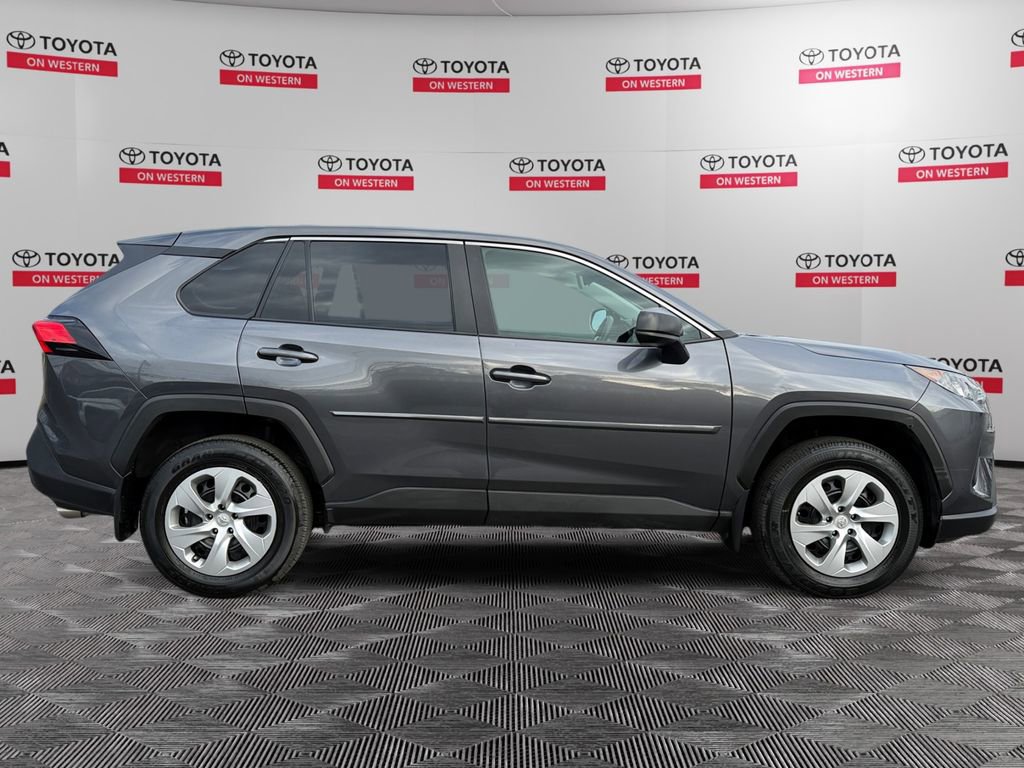 Used 2022 Toyota RAV4 LE image 2