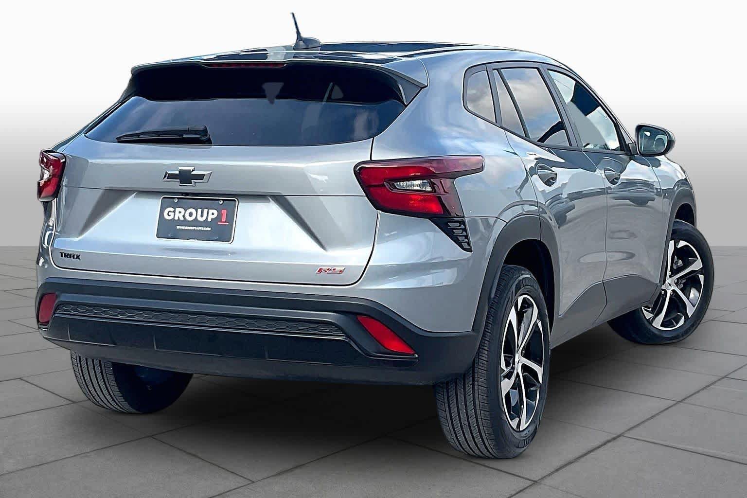 Used 2026 Chevrolet Trax RS w/ Sunroof Package FWD image 13