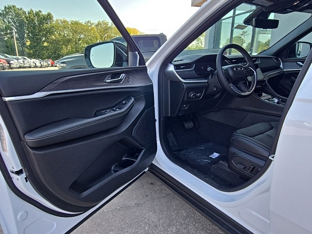 New 2025 Jeep Grand Cherokee Limited w/ Luxury Tech Group II image 26