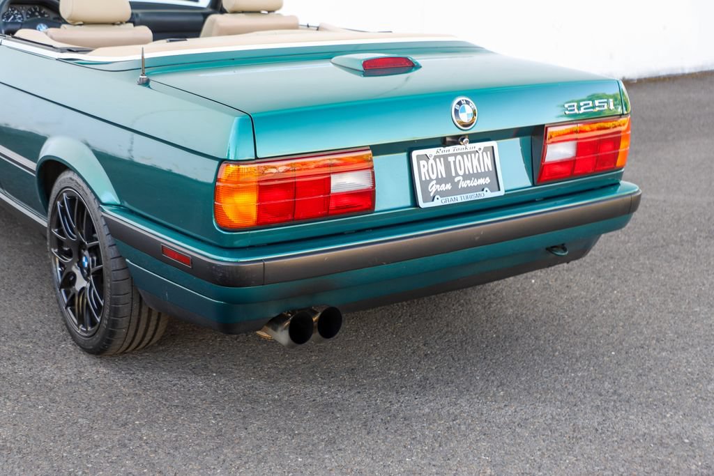 Used 1992 BMW 325i Convertible RWD image 26