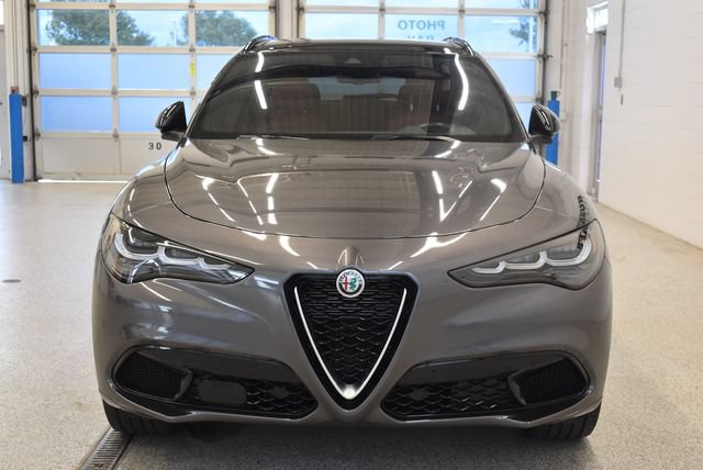 Used 2024 Alfa Romeo Stelvio Ti w/ Performance Driving Package AWD/4WD image 3