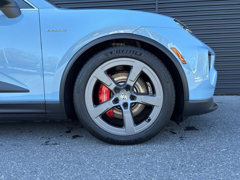 Certified 2025 Porsche Macan 4S Electric AWD/4WD image 9