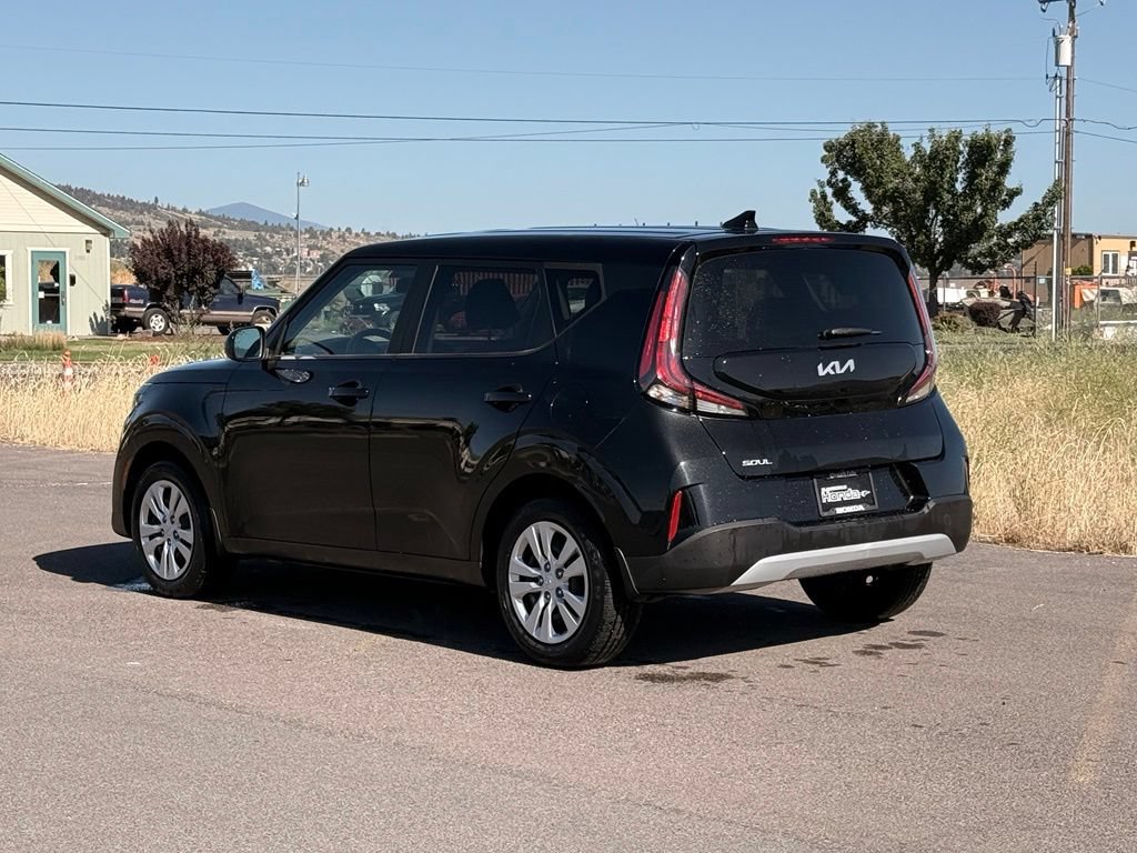 Used 2023 Kia Soul LX FWD image 4