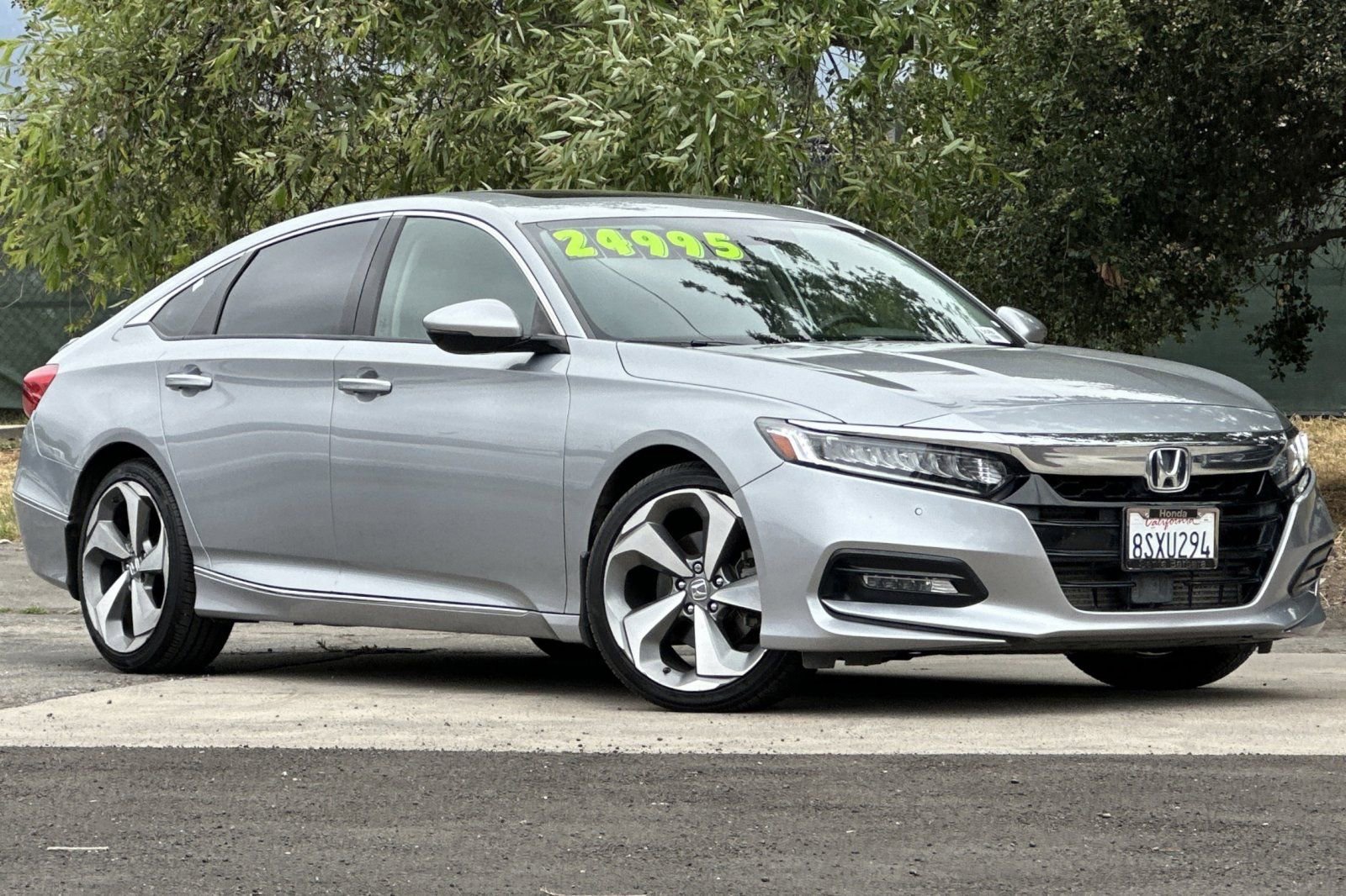 Used 2019 Honda Accord Touring image 2